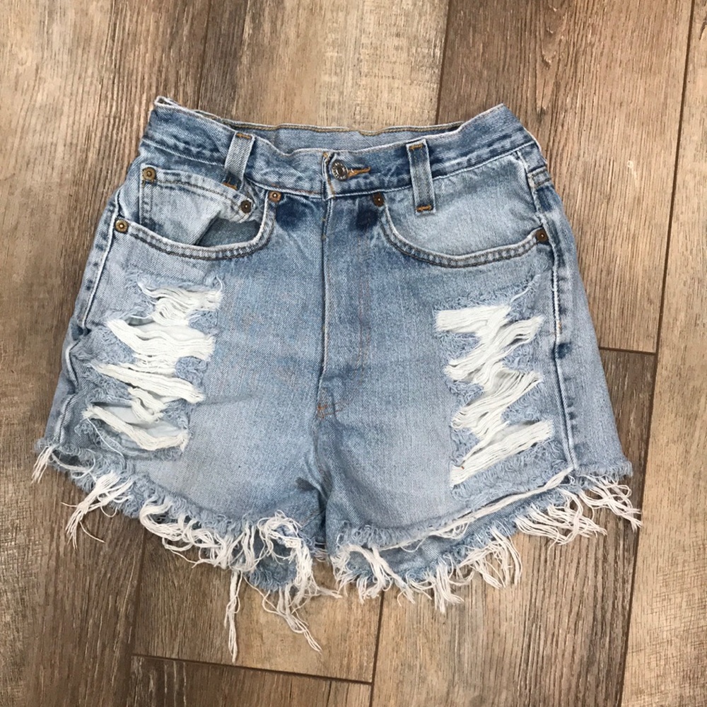 Levi cutt off shorts